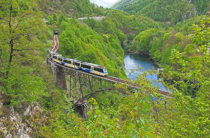 Centovallibahn © Mor65_Mauro Piccardi (Shutterstock.com)